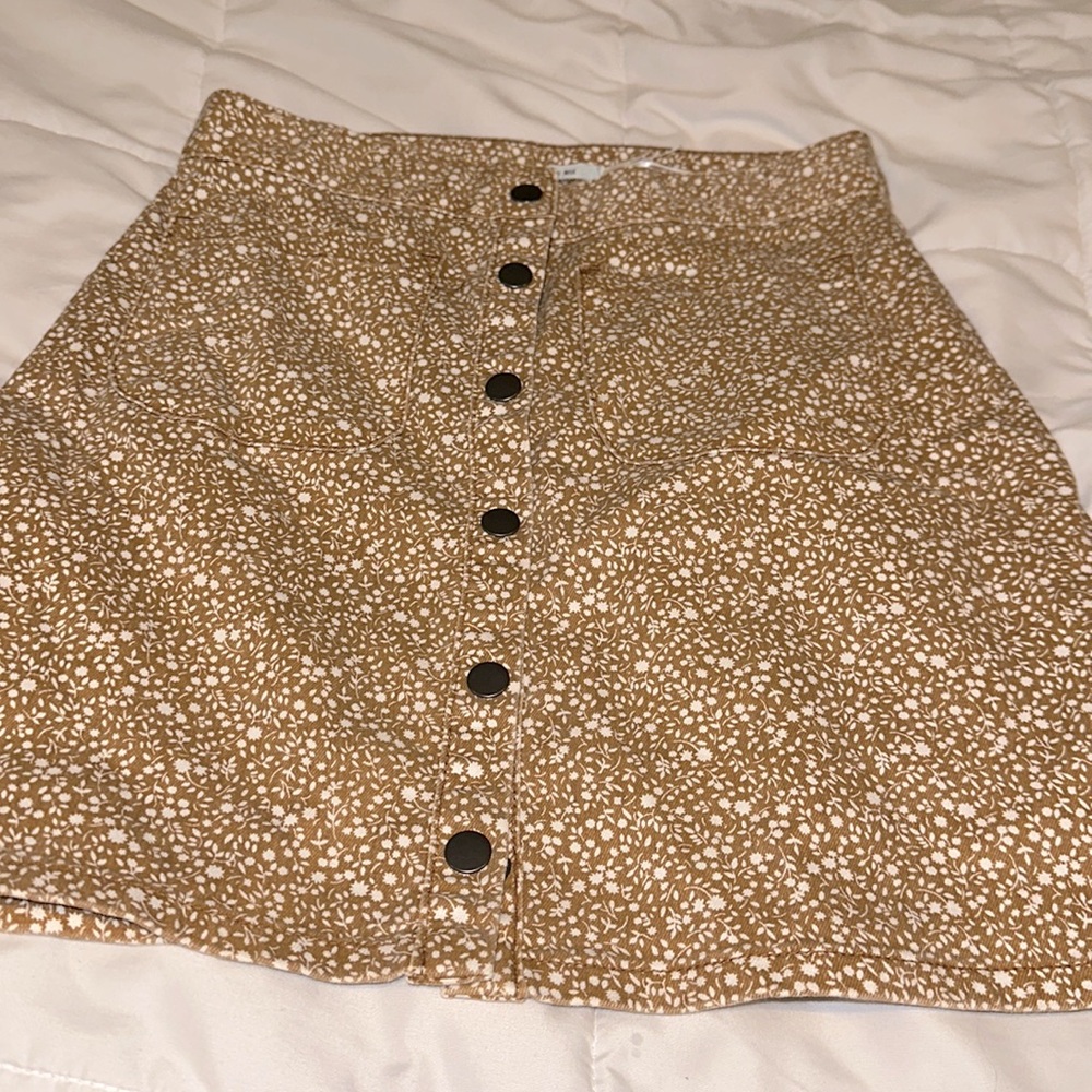 Like new urban outfitters skirt, beige with white flower pattern, size 2